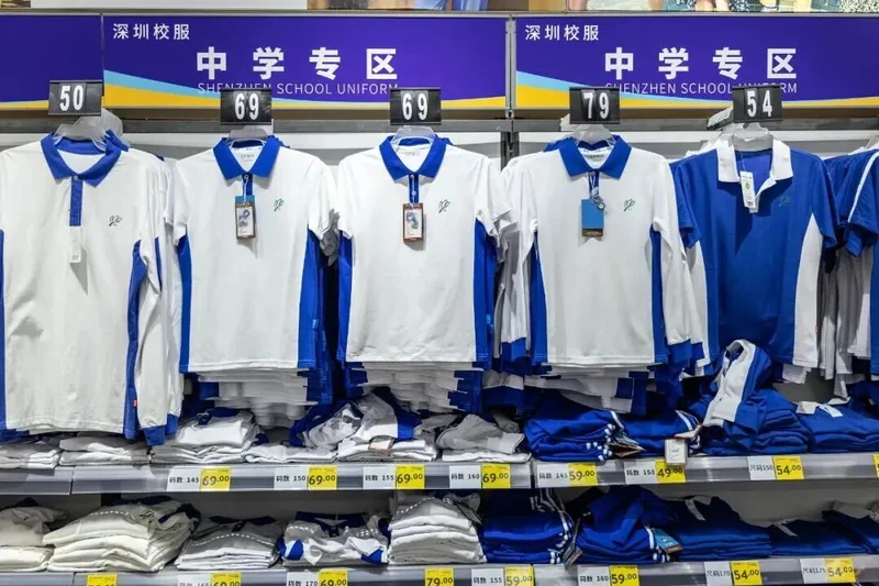 深圳校服冲上热搜第一引热议