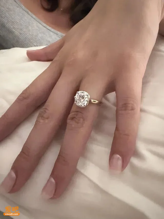 妹纸准备和交往2年男友订婚 男友突然坦白
