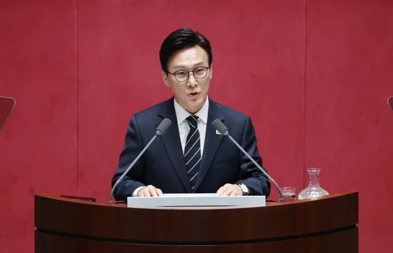 韩国执政党党首：只看美国的时代结束了