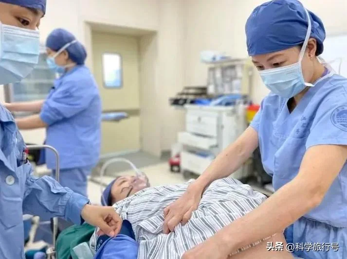 地球所有动物中 偏偏只有人类女性生产如此困难 究竟是为什么?