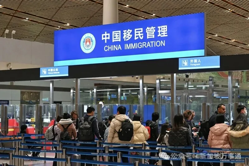 中国出入境新规实施后 网传大批华人遭扣押检查手机、注销护照 真相竟是...