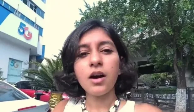 印度女网红来中国旅游 直言各方面都好 就是水果明显有科技