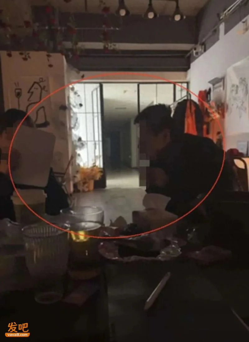 男子酒馆饮酒被偷加96度伏特加!女店员称想让顾客赶紧喝醉