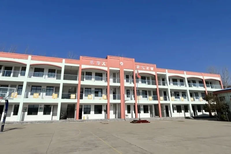 国内32万所空置小学 正在被酒店疯抢