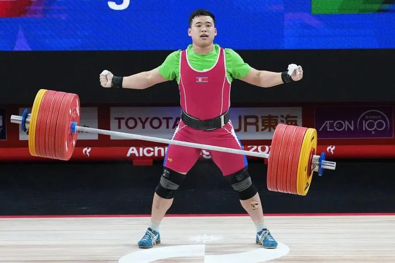 朝鲜举重队7金2银1铜登顶 中国队教练:男子大级别挺举碾压我们