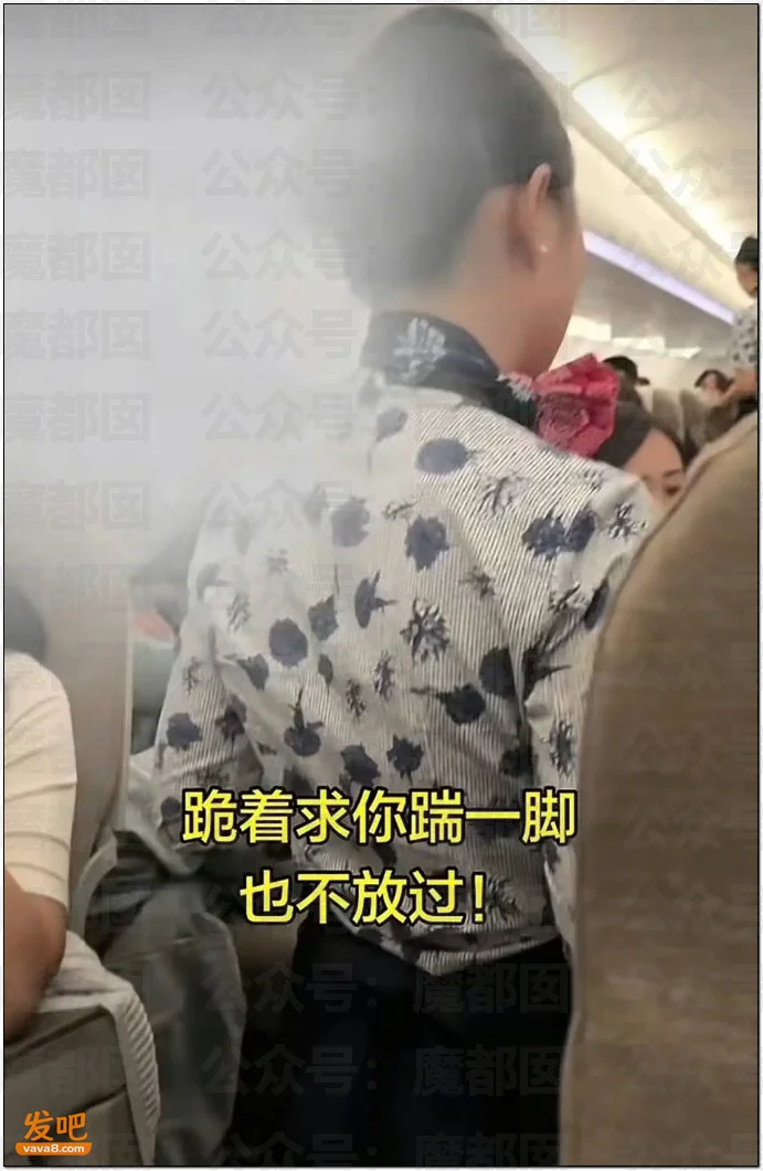 东航回应“空姐下跪道歉” 我看见了千万打工人的膝盖！