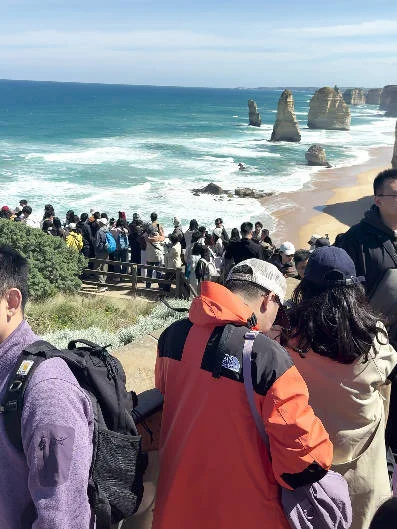 澳大利亚景区“堵人” 满眼都是中国游客 当地从业者恍惚了