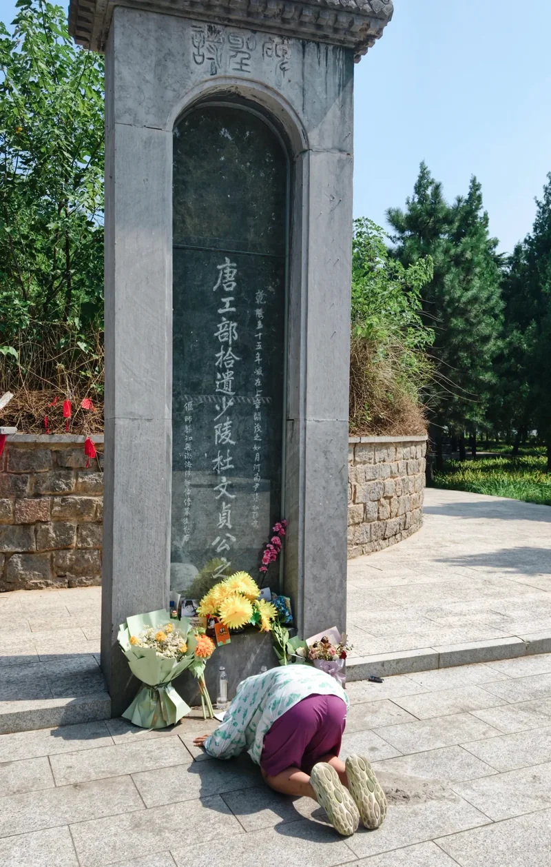为什么全国的中产家长 都在带娃去洛阳钻古墓?