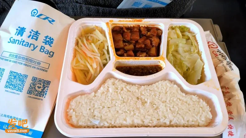中国高铁上吃的盒饭 凭什么让老外集体破防