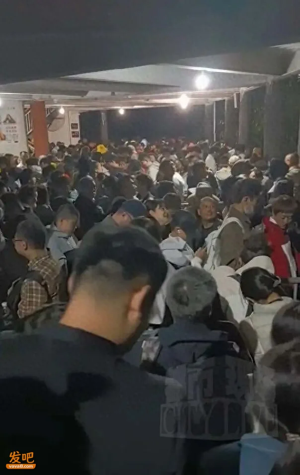 “上午排队3小时,下午排队4小时!” 华山景区发生严重拥堵 紧急回应