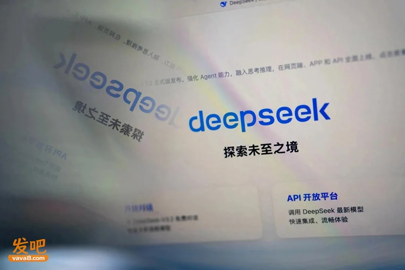 彭博社:只差3%!DeepSeek一年内把中美AI差距砍掉八成