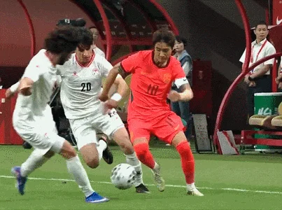 国足0-1不敌塔吉克斯坦 遭遇热身赛三连败!韦世豪肘击对手被罚下