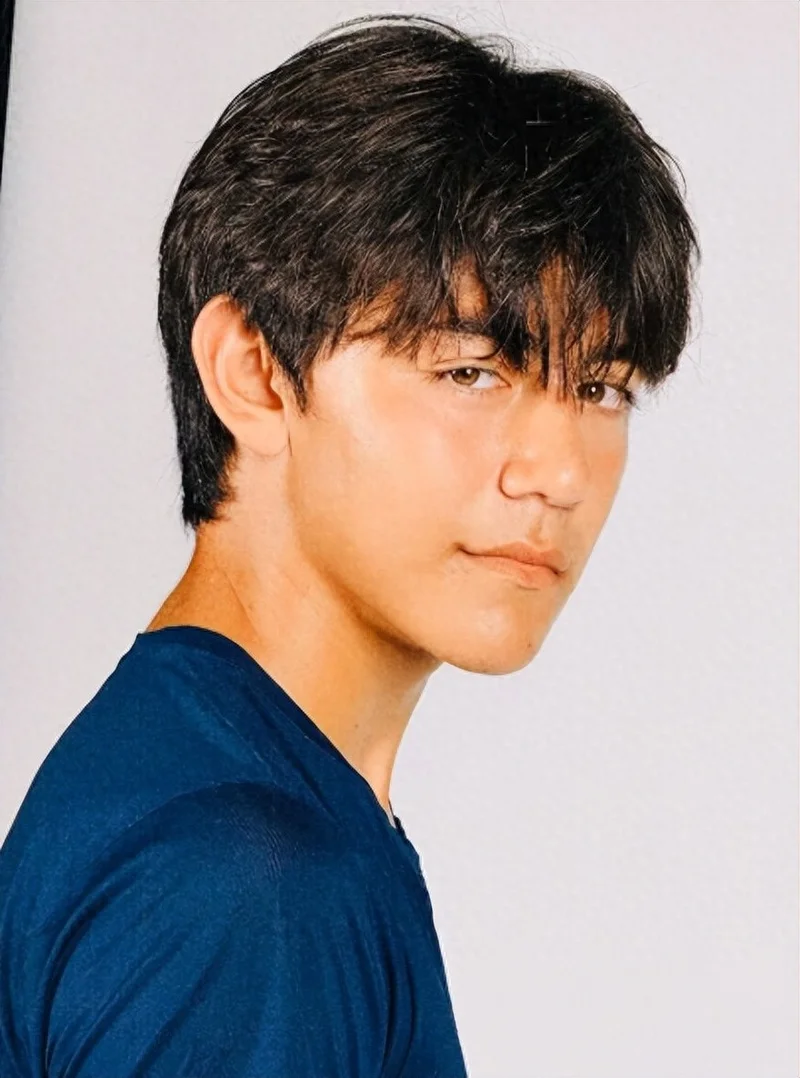 刘烨儿子诺一迎来16岁生日 妈妈安娜发文晒近照