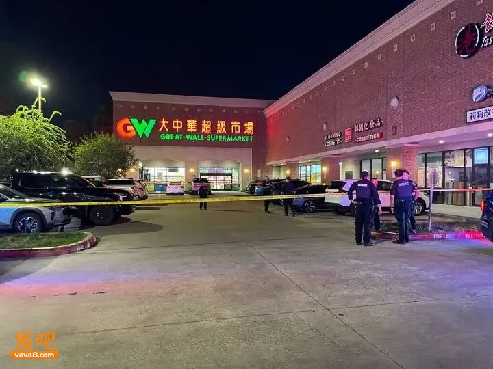 震惊!华人超市爆发枪战 情侣欲带狗进入 与保安冲突后拔枪互射 双双中弹倒地