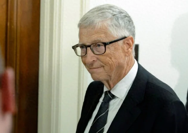 比尔·盖茨等人呼吁严管AI 微软总裁称AI监管力度不如牛奶