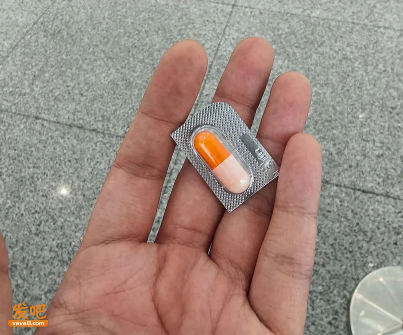 女子在深圳机场候机时生理期腹痛 竟花2元买到一粒散装布洛芬