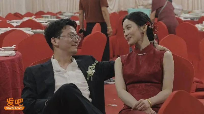 新郎新娘婚礼后送完宾客 深深对视 随后泪崩 这一幕刷屏全网