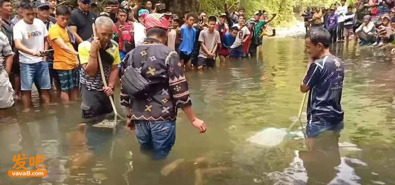 菲律宾两男子为争土地水下憋气12分钟 双双身亡