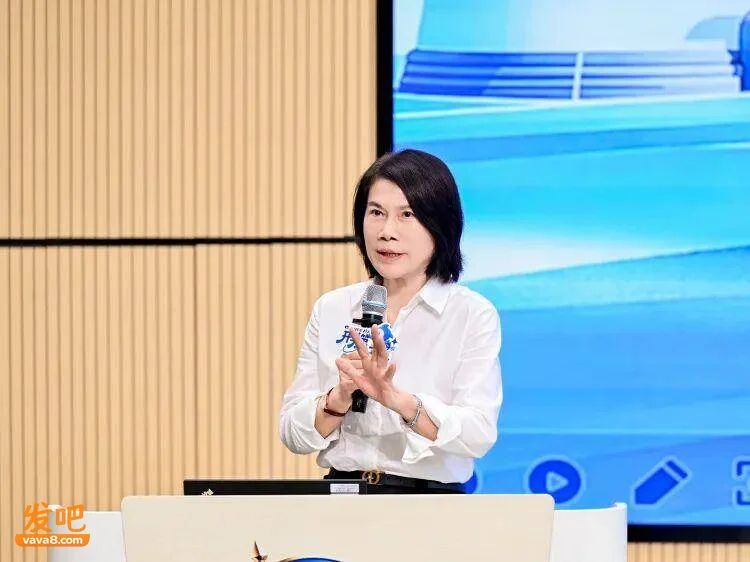 格力技工学校开学 校长董明珠：不许谈恋爱 不留长发