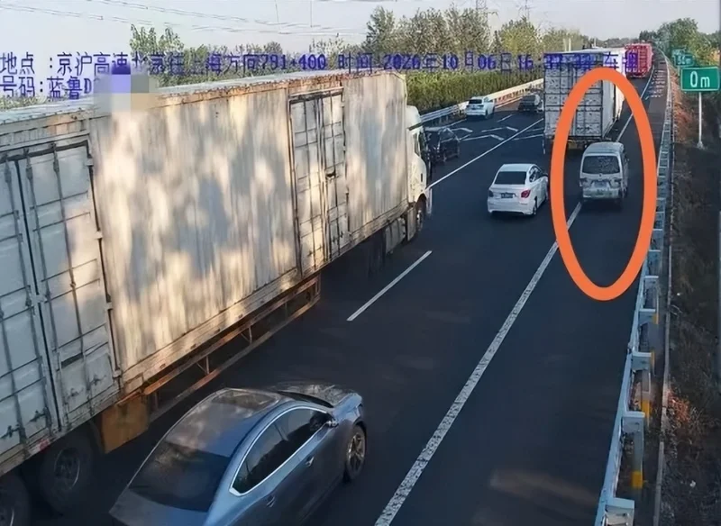 司机懵了 一条高速上山东的路牌提示江苏无效