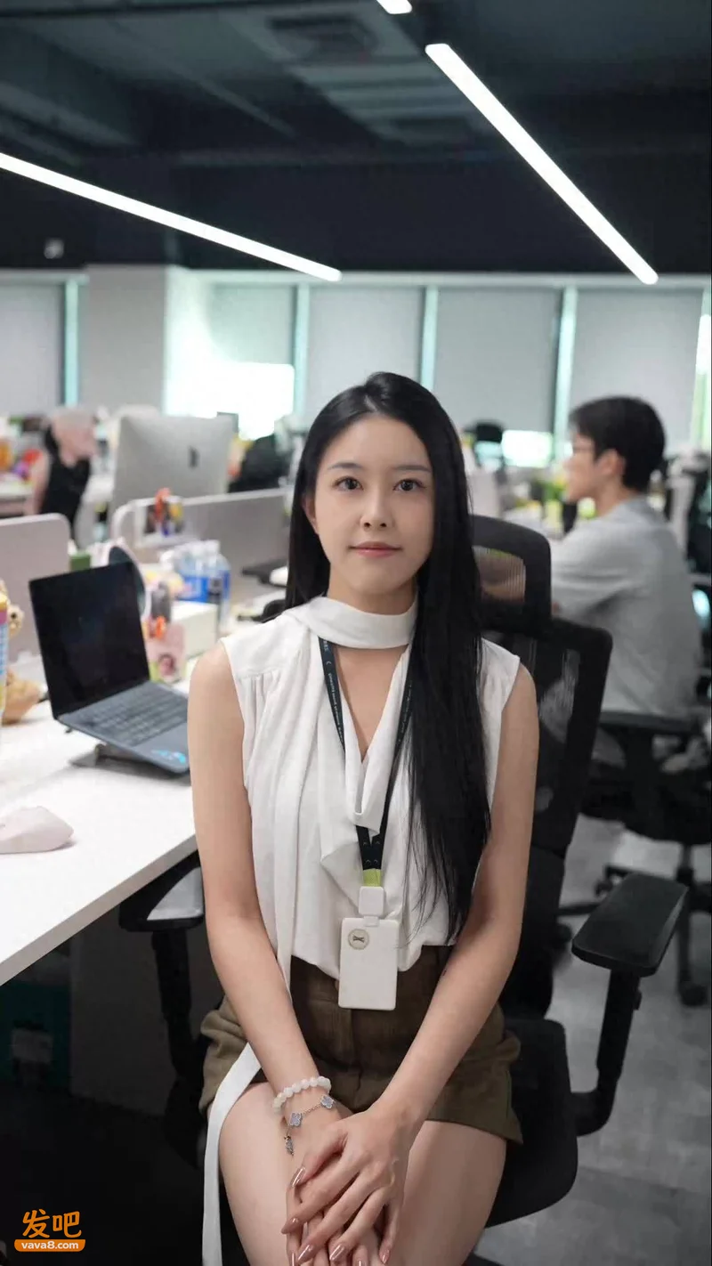小鹏汽车00后美女产品经理为发布会上“老登”用词道歉