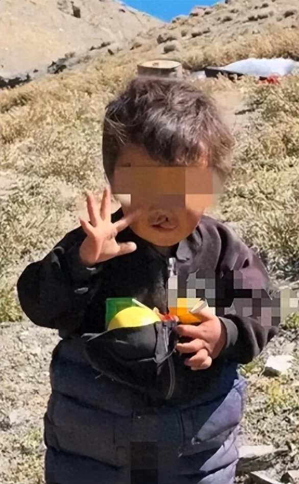 网友为唇腭裂女童喊话李亚鹏，嫣然医院回应，让李亚鹏口碑暴涨