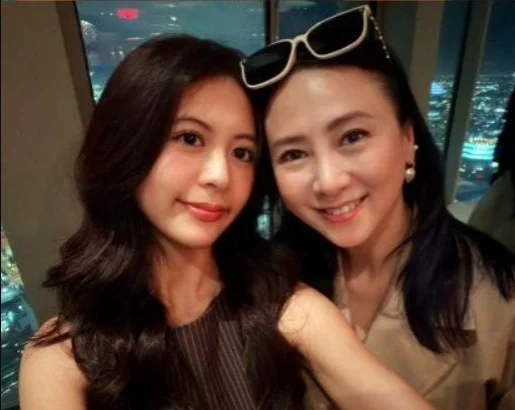 翁虹女儿考上美国UCLA 骄傲晒女儿成绩
