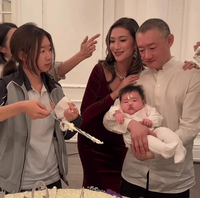 “京城四少”汪雨为女儿庆祝百日宴!现场大咖云集 四个孩子三个妈