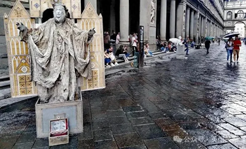 54岁“但丁爷爷”在河南爆火！网友：两边都觉得还是外国人懂艺术