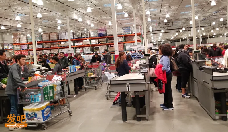 Costco收银员漏扫82块钱牛肉，华人小伙坚持回去补钱，女友却不高兴了