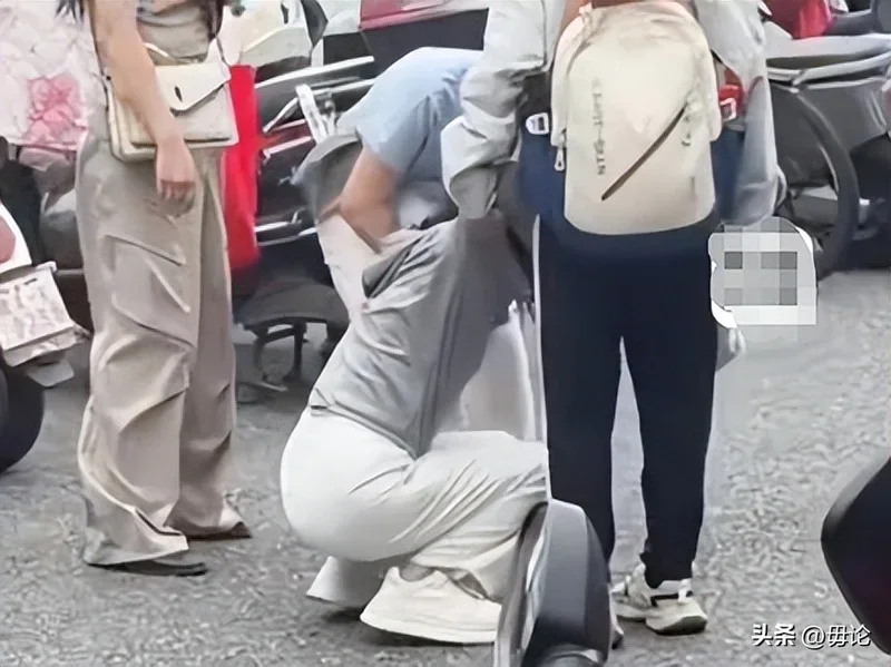 母女忘带准考证!母亲坐地痛哭 孩子准备冲985 网友炸锅
