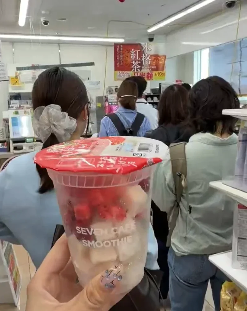 半价冰沙引爆日本:排队2小时 机器干到报废 网友:真变穷了