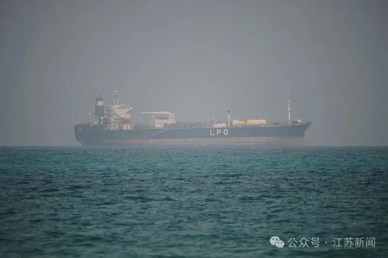 霍尔木兹几近停摆 油价却越来越淡定