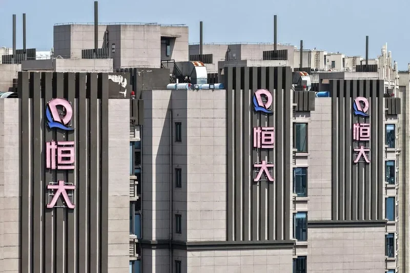 打七折出售!许家印手中最优质资产易主 “亚洲黑石”40亿港元接盘恒大物业